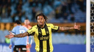 Abel Hernández actuó el año pasado en Peñarol, donde convirtió 12 goles.