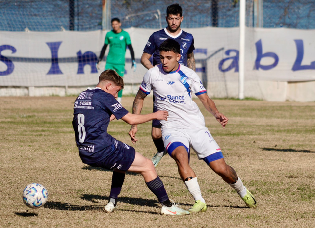 Argentino y General Lamadrid juegan en Rosario.