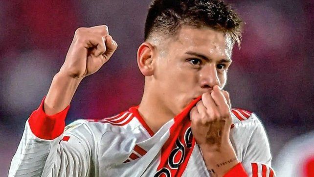 Claudio Echeverri dejó River para sumarse al Manchester City