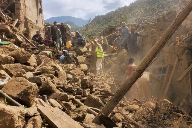 Ya son al menos 1.400 las víctimas mortales del terremoto de Afganistán