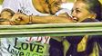 Carlitos y Vanesa están juntos hace muchos años, pasaron crisis y consolidaron su amor.