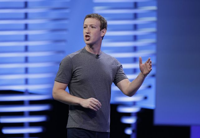 Preocupado. Zuckerberg dijo que investigará si hubo manejo tendencioso.