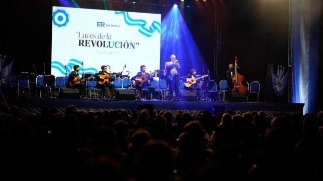 Este viernes por la noche se realizó en el CPC la velada para celebrar el 25 de mayo donde se presentaron números musicales