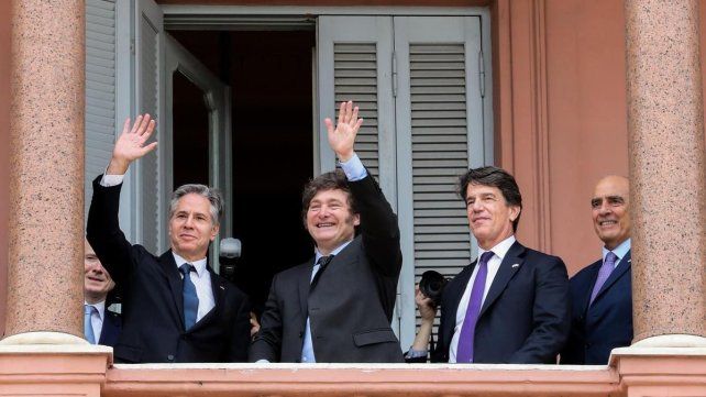 Javier Milei invitó al plantel campeón de la Copa América a celebrar en el Balcón de la Casa Rosada Javier Milei invitó al plantel campeón de la Copa América a celebrar en el Balcón de la Casa Rosada