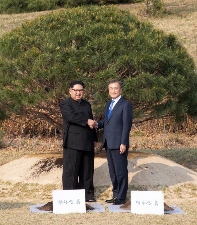 Los presidentes de las dos Coreas prometieron dar inicio a un nuevo capítulo