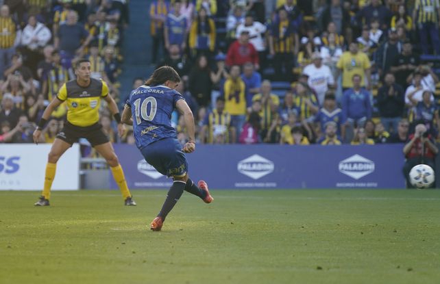 Nacho Malcorra le da con la cara interna del pie izquierdo y marca para Central, en el Gigante.