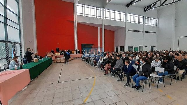 Entregaron 174 netbooks a alumnos de escuela del Centenario