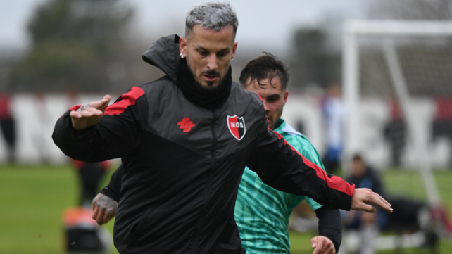 Darío Benedetto arrancó con el pie izquierdo en torneos oficiales.