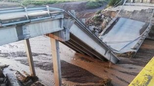 Una temporal causó la caída de un puente sobre la ruta 40 en la provincia de Mendoza