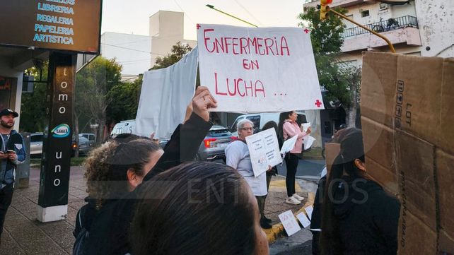 Trabajadores de salud de Paraná se movilizaron para reclamar recomposición salarial y condiciones laborales. Las notas elevadas al ministro de Salud.