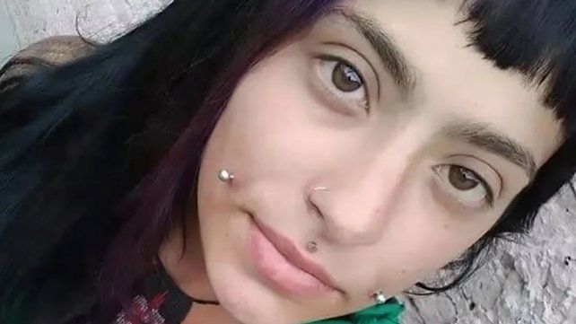 La joven víctima de femicidio estaba desaparecida desde hacía cinco días. Tenía heridas punzocortantes. Hay dos personas detenidas. Una es su pareja