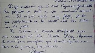 Tiene 6 años, perdió su diente en la escuela y su maestra le escribió una constancia al Ratón Pérez