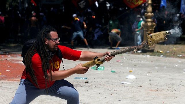 El gobierno ofrece una recompensa para atrapar al militante del mortero