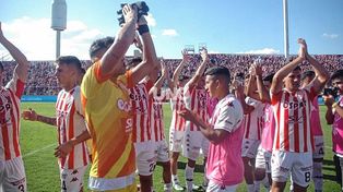 Unión sumó un triunfo clave ante Newells y esta vez el VAR le dio una gran mano