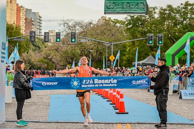 Lágrimas en los ojos. Daniel Penta fue el mejor rosarino en la XXIV Maratón Internacional de la Bandera.&nbsp;