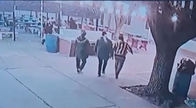 Captura de pantalla de las imágenes registradas por las cámaras de seguridad del club Tiro Suizo.