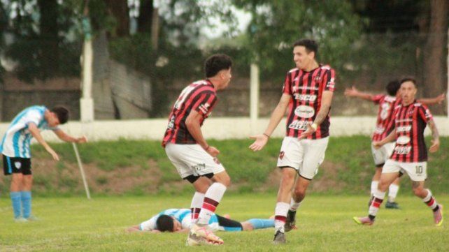 Valentín Villarreal festejando su gol ante Belgrano.