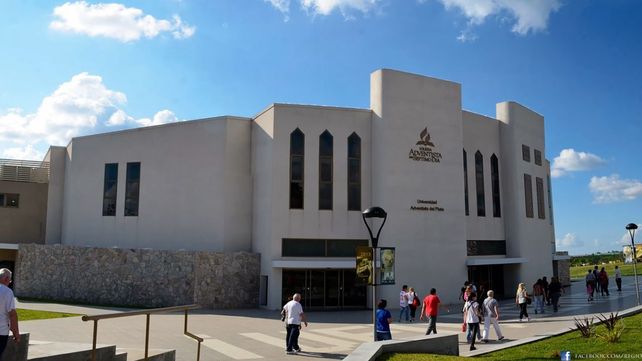 La ciudad tiene siete templos adventistas, entre ellos, el de la Universidad, con capacidad para 2.500 personas.