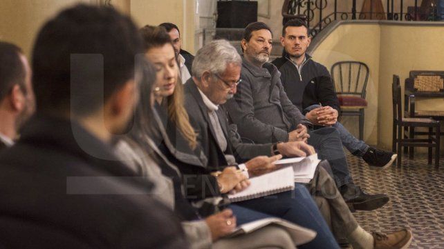 SITU realiza la primera reunión para evaluar servicios y tarifas de colectivos de Buses Paraná. Ediles oficialistas y opositores rechazan aumento del boleto