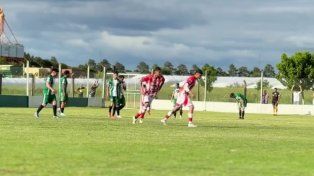 Atlético Paraná encaminó su rumbo en la competencia.