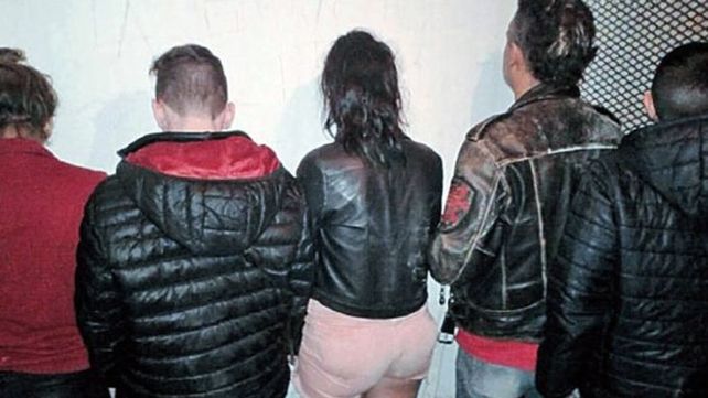 Una chica de 16 años fue secuestrada y violada por cinco personas en La Plata
