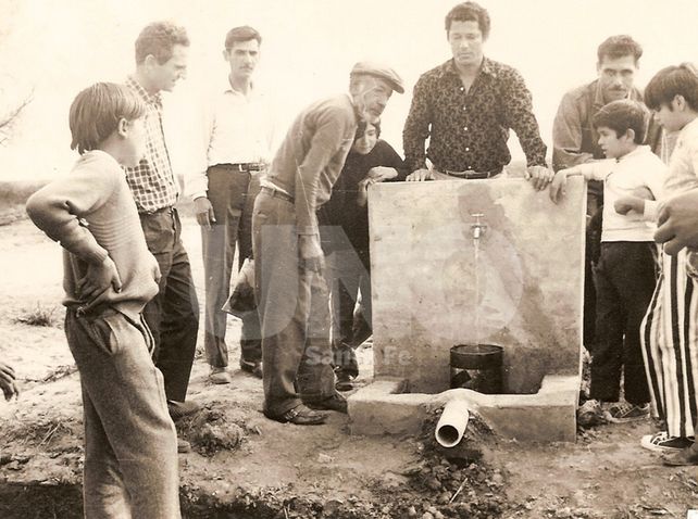 La primera canilla de agua del barrio.