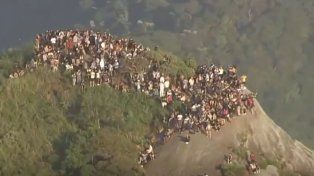 Un tiroteo en un morro de Rio de Janeiro dejó turistas varados en la cima