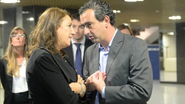 Javkin y el socialismo se cruzan en una guerra de tuits en el inicio de la campaña