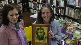Funes: la Biblioteca Municipal atesora libros que son oro en polvo