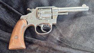 El arma de guerra secuestrada por la Policía tras la balacera en barrio Yapeyú.