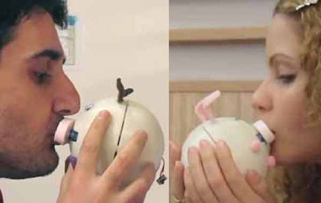 Para aumentar la sensación del beso