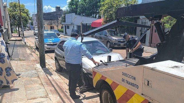 El vehículo fue retenido por parte del personal de la Dirección de Tránsito durante este viernes.