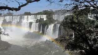 Auge tur&iacute;stico de las cataratas del Iguaz&uacute; y el glaciar Perito Moreno