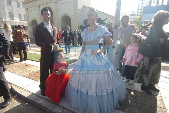Cientos de santafesinos participaron de los actos oficiales en la ciudad por el 25 de Mayo