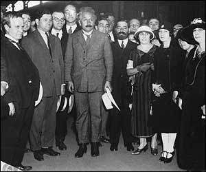 Albert Einstein en el andén de la Estación de Trenes Rosario Norte