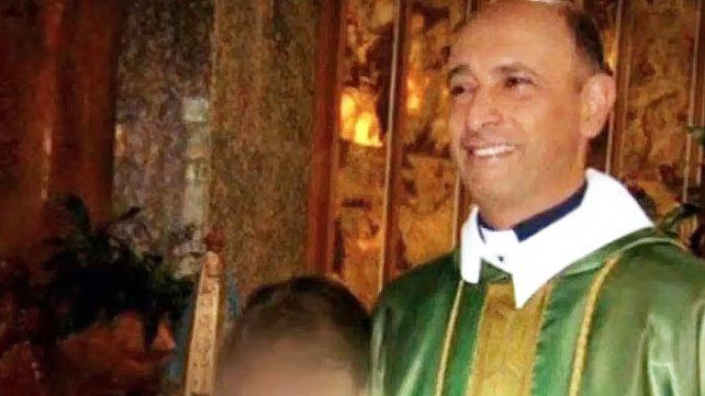 Excura condenado por abuso sexual se encuentra prófugo. Acusan a jueces por no autorizar allanamientos para detenerlo