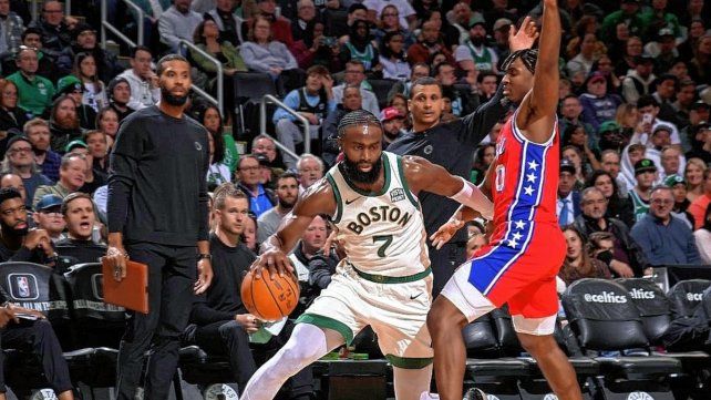 Boston Celtics doblegó a los Sixers y continúa su andar ganador en la NBA. Boston Celtics doblegó a los Sixers y continúa su andar ganador en la NBA.
