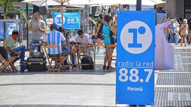RADIO LA RED EN LA PEATONAL. Por los medios: La Mañana de la Red con Roni Amore