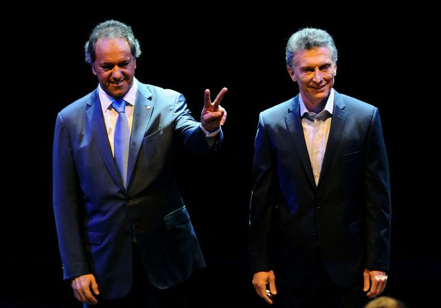 Frente a frente. Scioli y Macri no se salieron del libreto expuesto en la campaña.   Foto: Télam