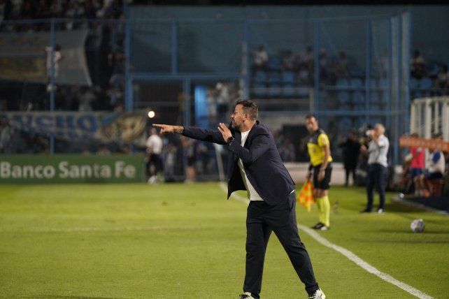 El Ogro Fabbiani tendrá su tercer partido como DT de Newells y el primero en el Coloso.
