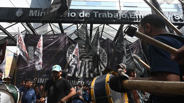 El conflicto del neumático no afloja y pega en la industria automotriz