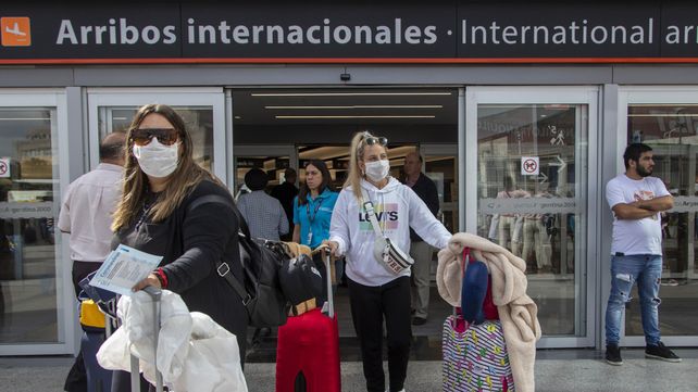El 38% de quienes ingresan al país no cumple la cuarentena obligatoria