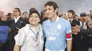 Ciro Ferrara difundió un emotivo homenaje a Diego Maradona a un año de su muerte