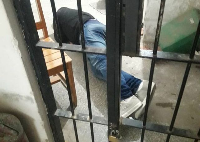 Cañada de Gómez: fue a denunciar una fiesta clandestina y terminó preso y malherido