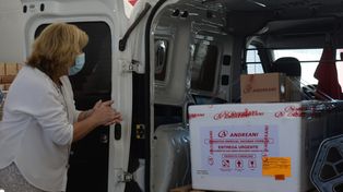 Recibimiento oficial. El primer lote de unas 12 mil dosis de la vacuna rusa Sputnik V arribó a fines de diciembre a Santa Fe para vacunar a los agentes de la salud esenciales.