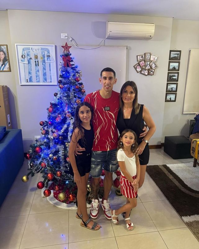 La familia Di María en el festejo de la Navidad de 2023 en su casa de Funes Hills. La familia Di María en el festejo de la Navidad de 2023 en su casa de Funes Hills.