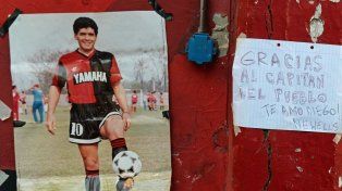 Los hinchas de Newells despidieron con honores a Maradona hace cinco años.
