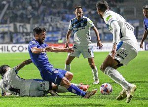 Unión sigue en caída, no estuvo a la altura en San Nicolás y fue eliminado de la Copa Argentina por Almagro