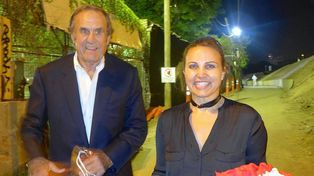El ex jefe de la Casa Gris junto a Cora, su hija mayor.