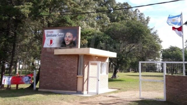 El nombre del estadio de Recreativo Las Petacas lleva el nombre de Emiliano Sala.